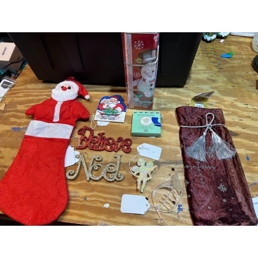 Assorted Christmas lot